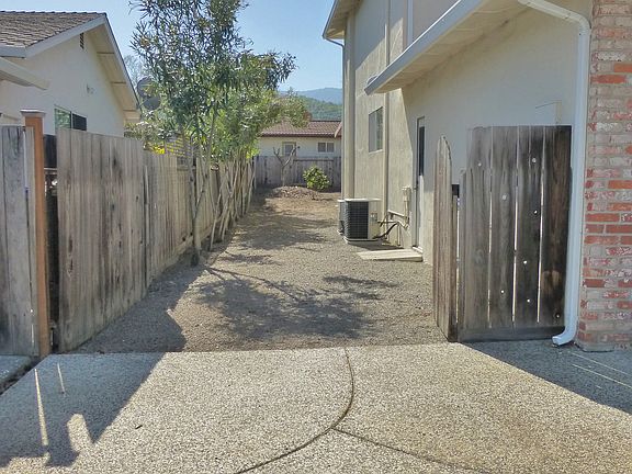 3rd image of 1462 Redmond Ave