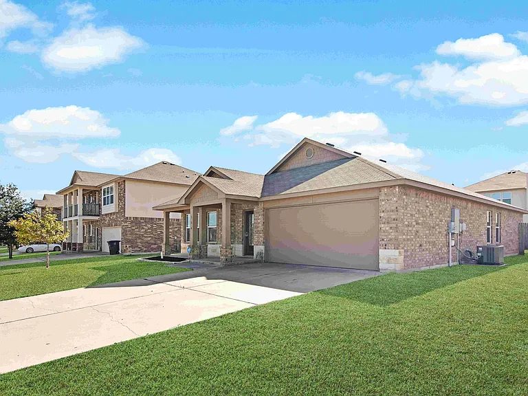 504 W Libra Dr — Photo 2