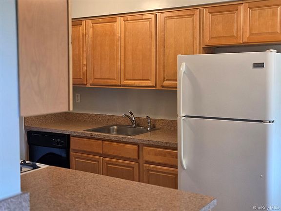 2nd image of 16 Pavilion Ridge Way Unit 6