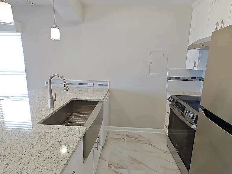 Custom Kitchen & Designer Tile Flooring