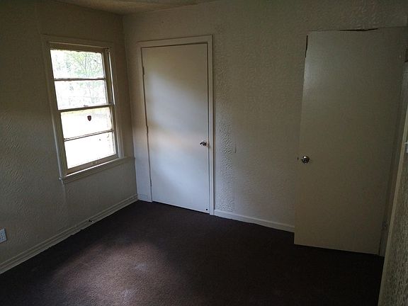 5th image of 531 Melrose St