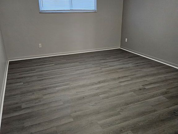 4th image of 3350 Woodman Dr #9