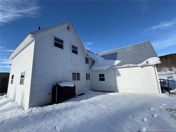 3rd image of 389 E Knowlesville Rd