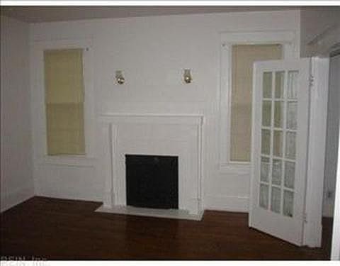 3rd image of 1613 Spratley St #2