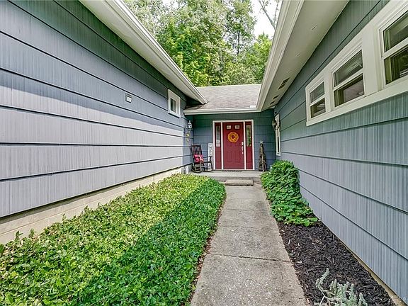 4th image of 1000 White Oak Dr