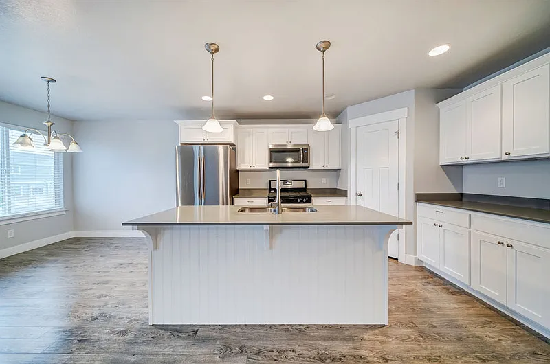 4 bed, 2.5 bath, 2350 sqft, $480 — Photo 4
