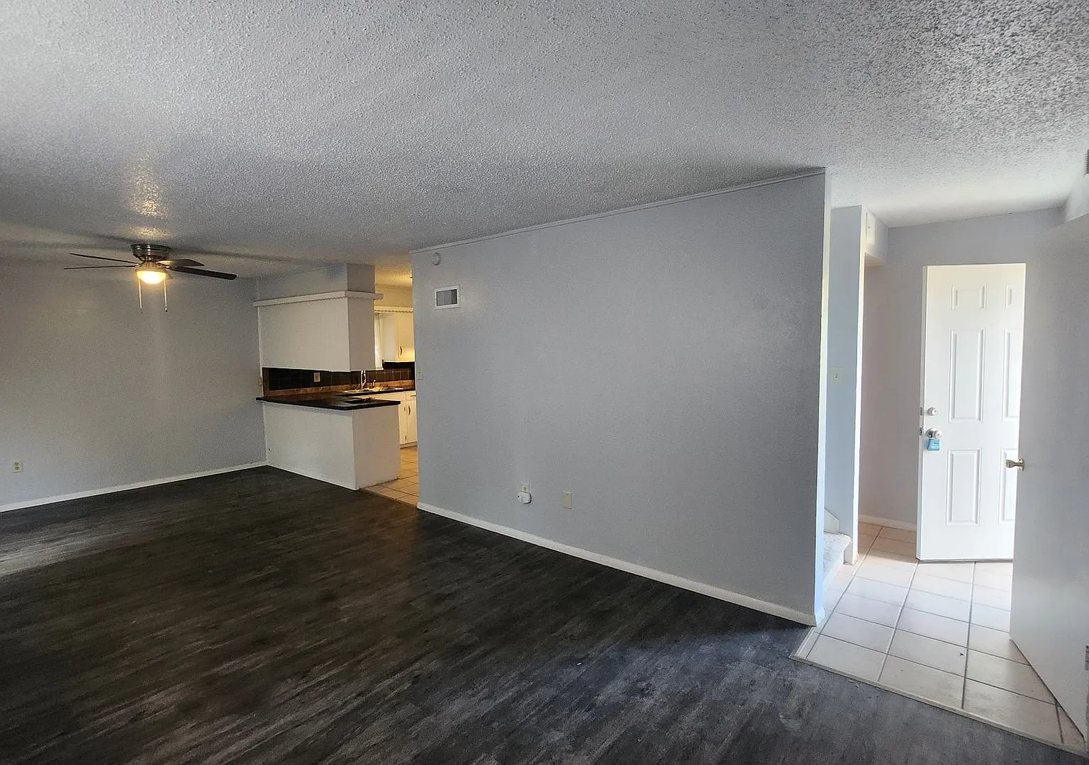 Very nice home located in the Eisenhower Village! NO PETS! — Photo 4