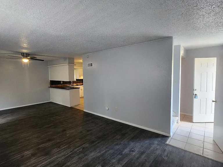 5519 NW Eisenhower Dr — Photo 4