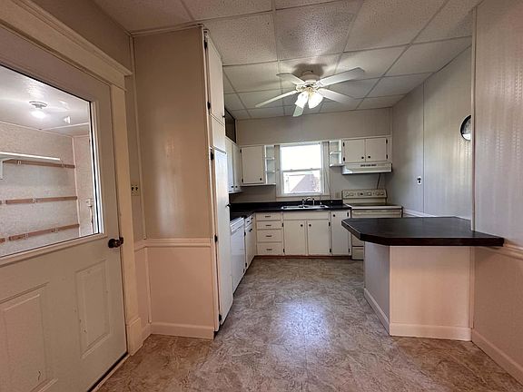 4th image of 208 5th St NW