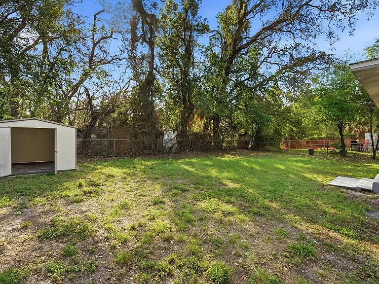 10019 N Jasmine Ave — Photo 18