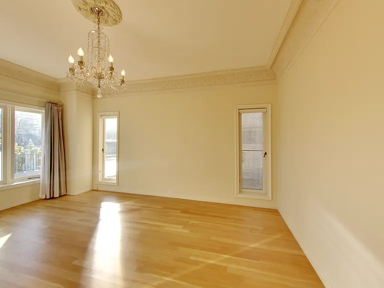 2090 Green Street (003r) — Photo 16