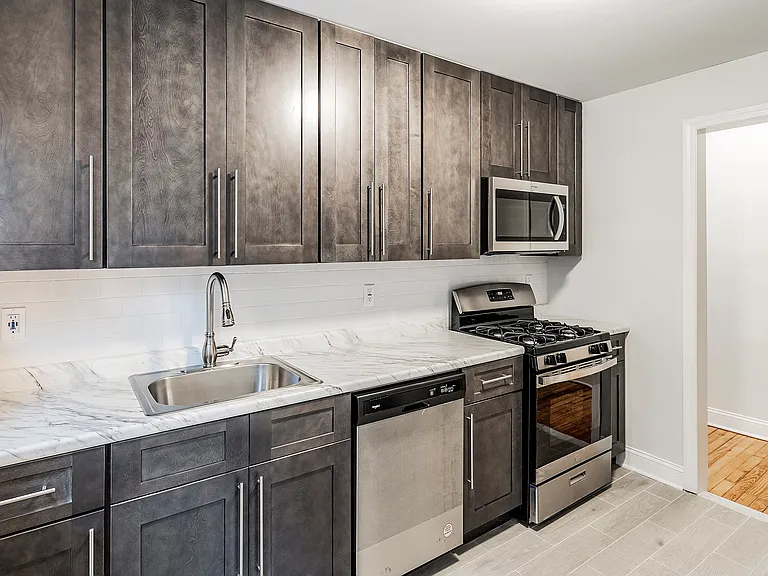 125-133 Kearny Ave Apartments — Photo 7