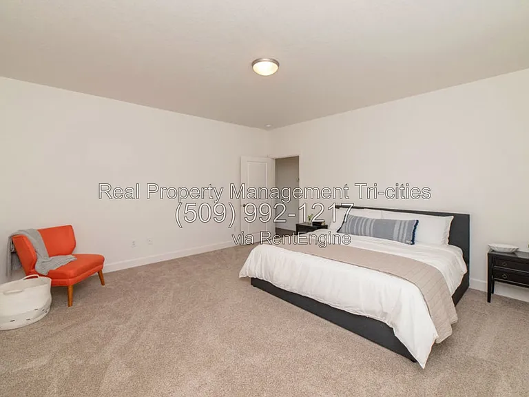 8004 Massey Dr — Photo 13