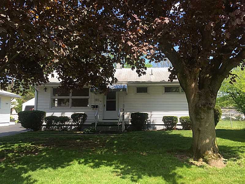 1st image of 121 Julia St