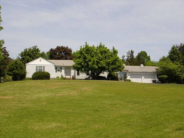 Spacious ranch on 2.91 acres