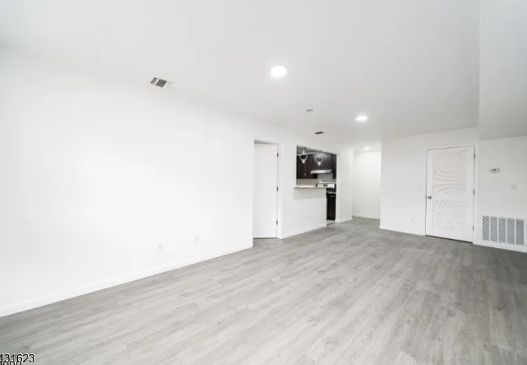 392 College Dr — Photo 4