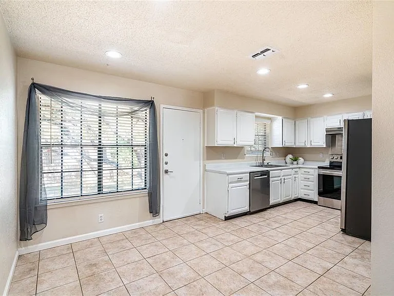 511 Algerita Dr #A — Photo 6