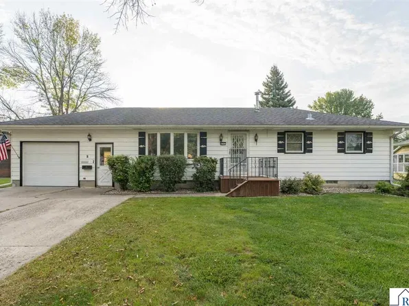 125 N Manitou Dr, Mankato, MN 56001