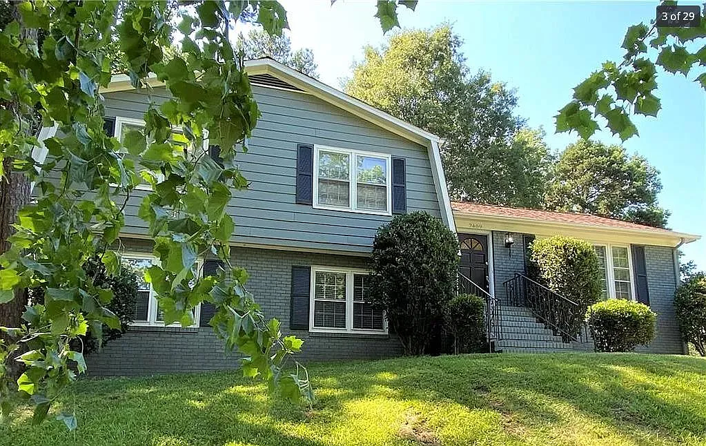 4 bed, 1925 sqft, $2,700 — Photo 1