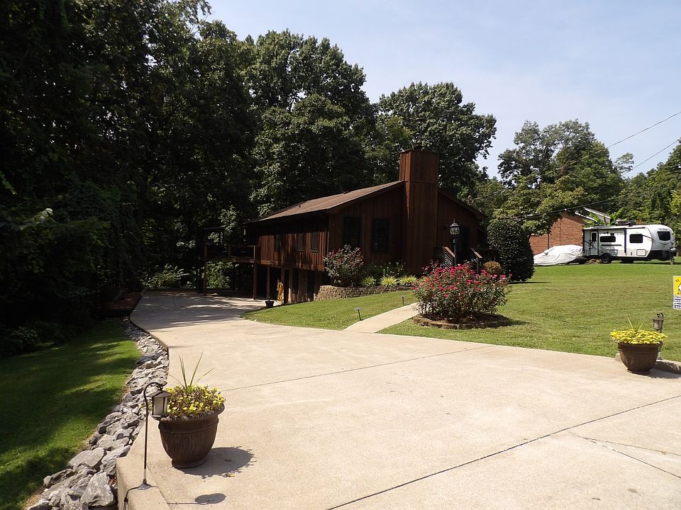 1st image of 1002 Winding Way Dr