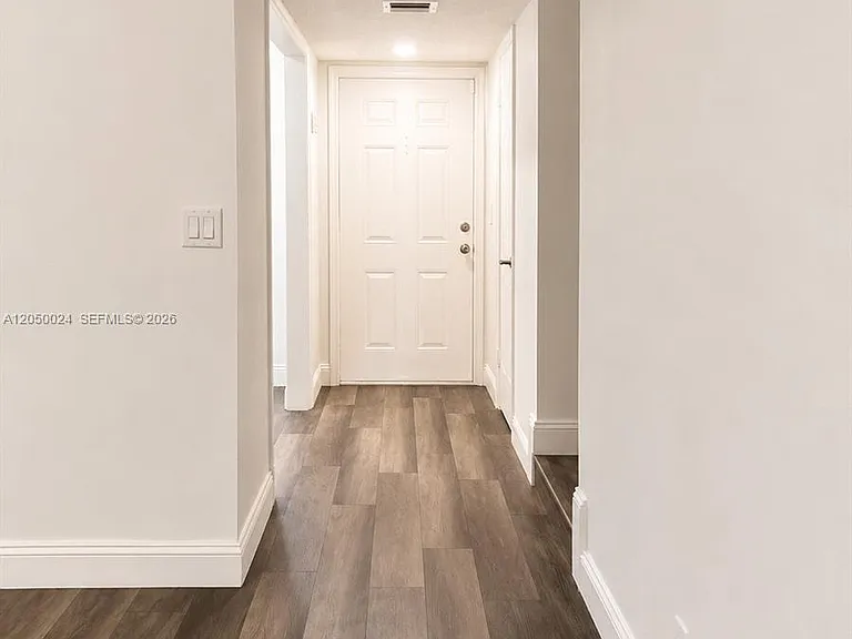 139 Sparrow Dr #5F — Photo 2