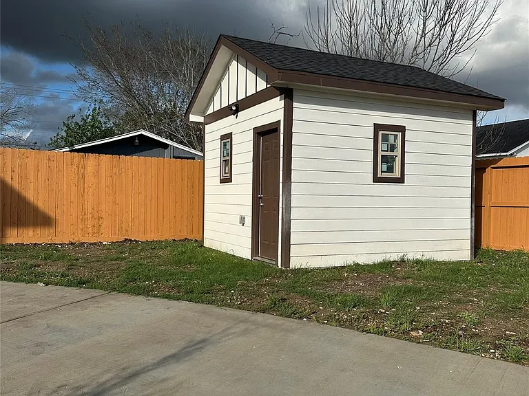 8321 Coma St — Photo 8