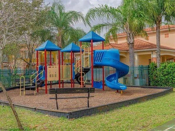 903 N Santa Catalina Cir, North Lauderdale, FL 33068