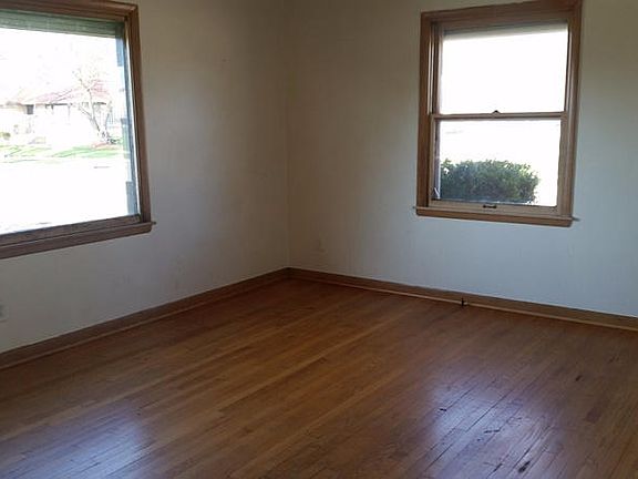 2nd image of 2226 Broadway Ave