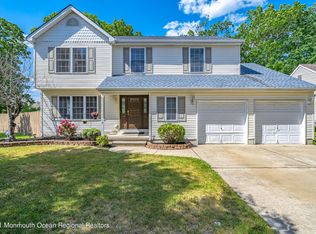 12 Tom Gray Ct, Forked River, NJ 08731