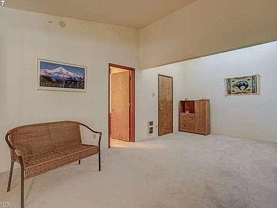 Master Bedroom & Sitting Area