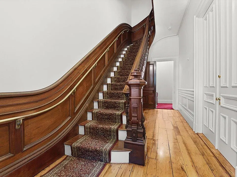 Entrance is straight ahead, not up the stairs.