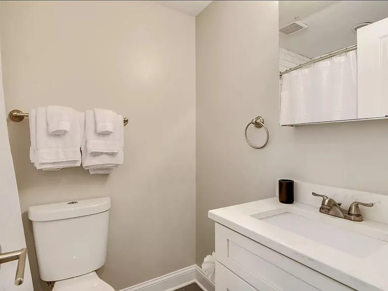 1013 E St SE #3 — Photo 8