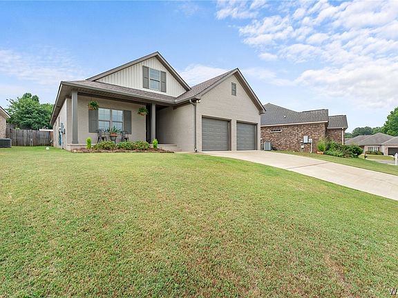 4th image of 398 Camille Ln