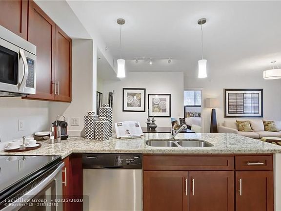 4th image of 5801 Toscana Dr #1411