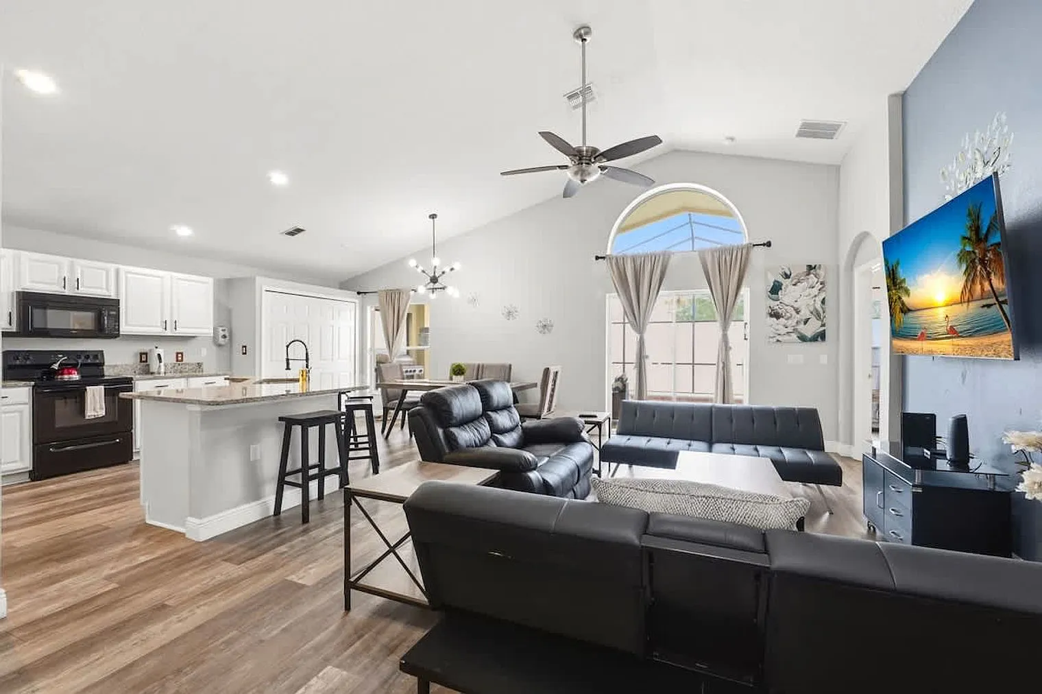 4 bed, 3.0 bath, $4,099 — Photo 2