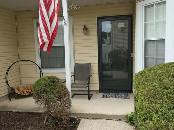 30 Mill Run W, Hightstown, NJ 08520