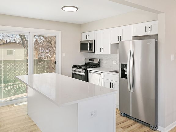 5th image of 5211 Roberta Ln