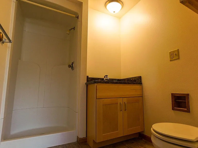 415 N Henry St — Photo 30