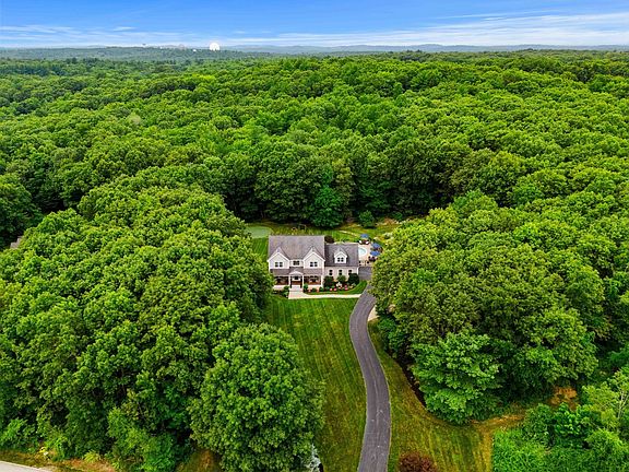 5th image of 72 Alpine Way