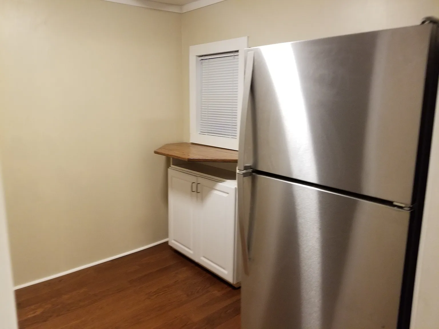 1105 Davis St — Photo 3