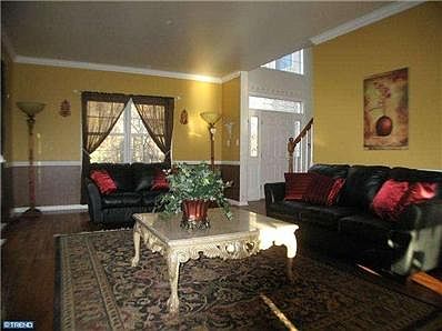 3rd image of 984 Malvern Dr