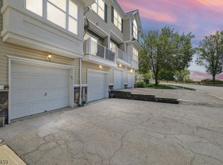 146 Summit Rdg, Pompton Lakes, NJ 07442