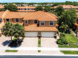 7389 Bristol Cir, Naples, FL 34120