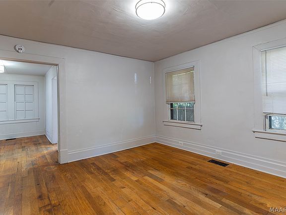 5th image of 341 Ryan St