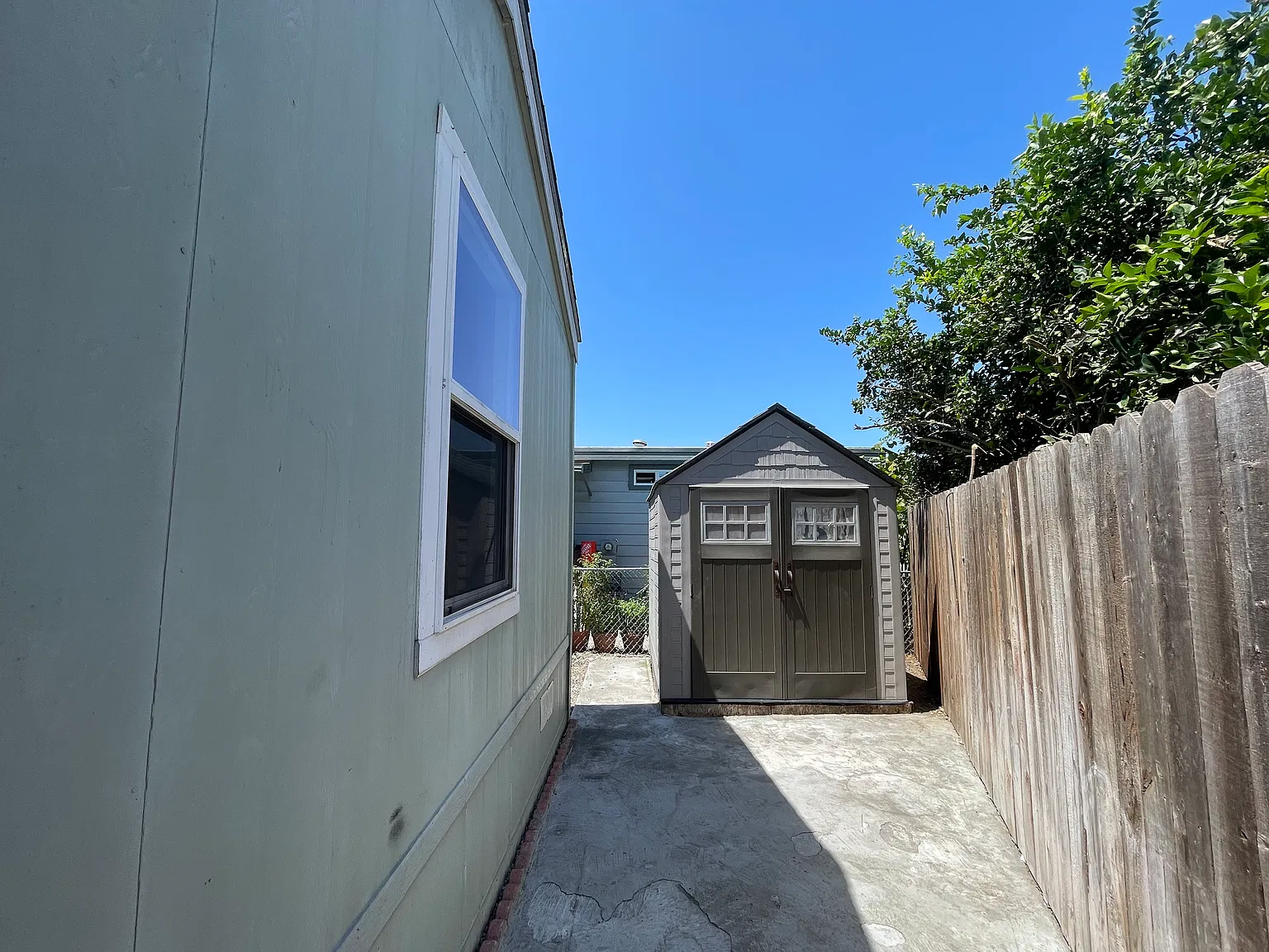 6475 Atlantic Ave — Photo 3