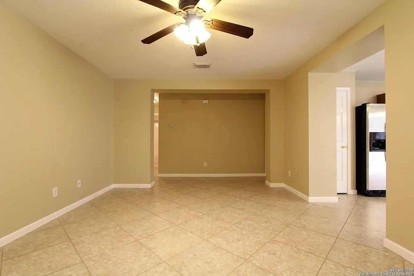 3 bed, 1233 sqft, $1,690 — Photo 3