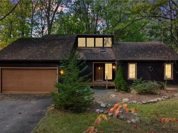 3626 Antoinette Dr, Cuyahoga Falls, OH 44223