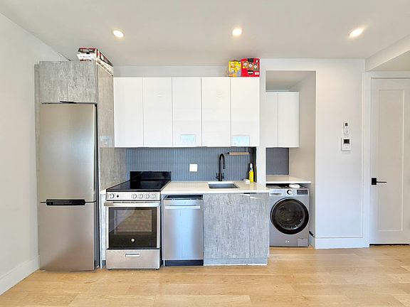 3rd image of 70 Greenpoint Ave #3D
