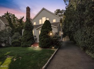 22 Center Rd, Old Greenwich, CT 06870