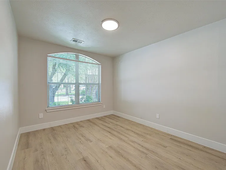 4931 Lake Catherine Ct — Photo 10